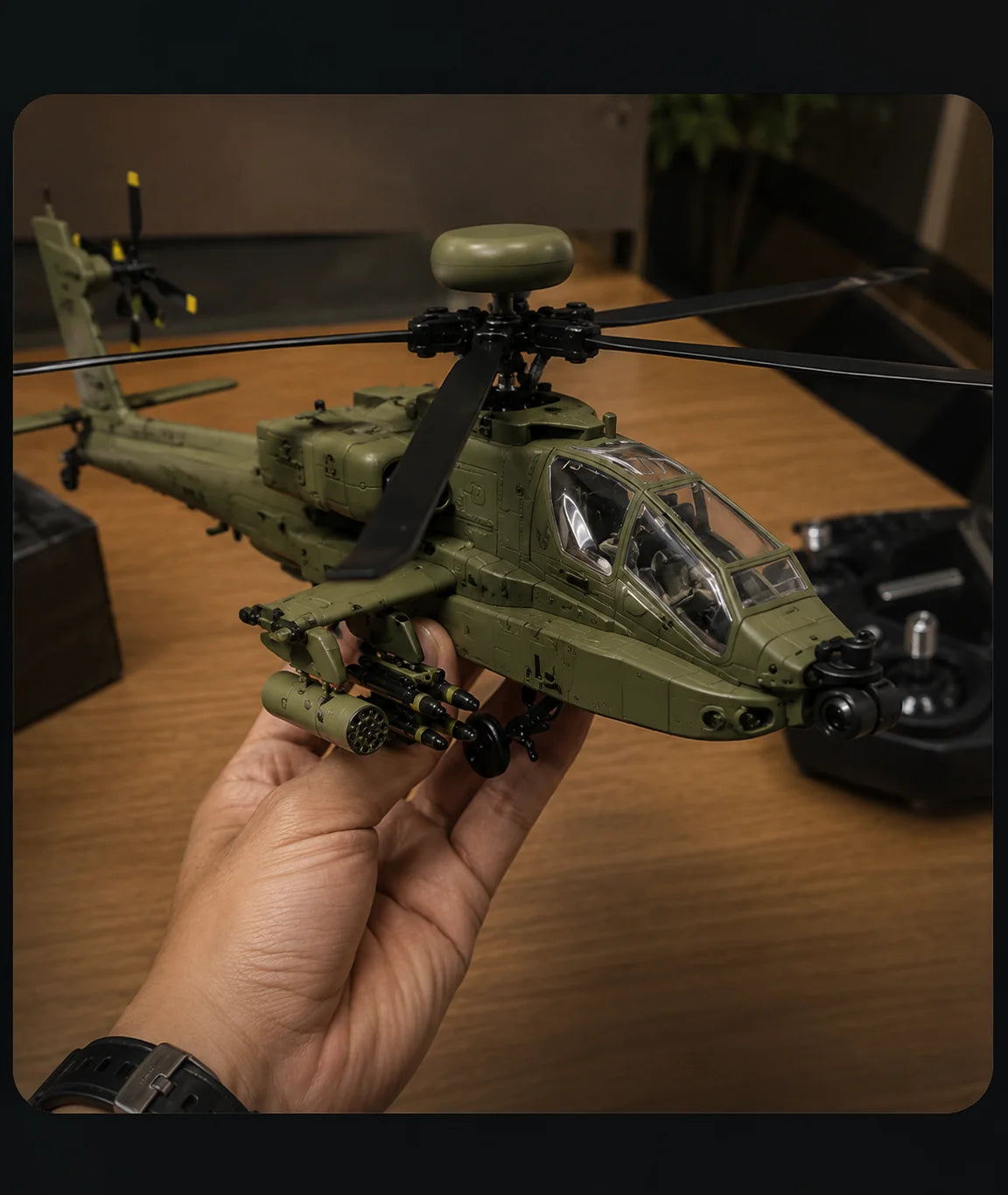 BELQIRA C170 Apache en la mano, escala real